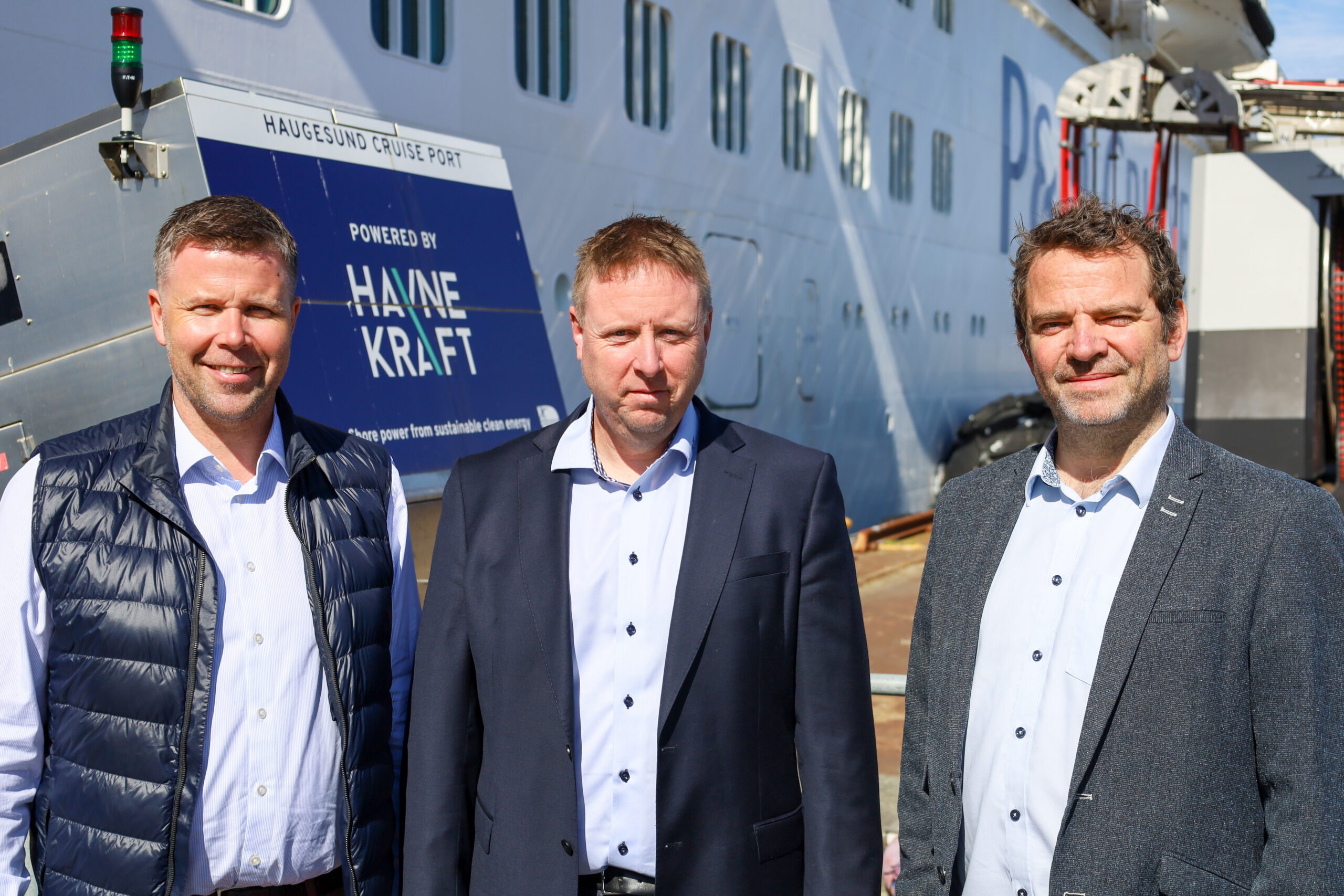 F.v.: Torfinn Gaupås, havnedirektør i Karmsund Havn, Tørres Øyjordsbakken, styreleder i Shorly AS og Vidar Riise, daglig leder i Shorly AS.